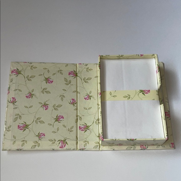Other - NWT Floral Box with plain paper.  Pencil included.
